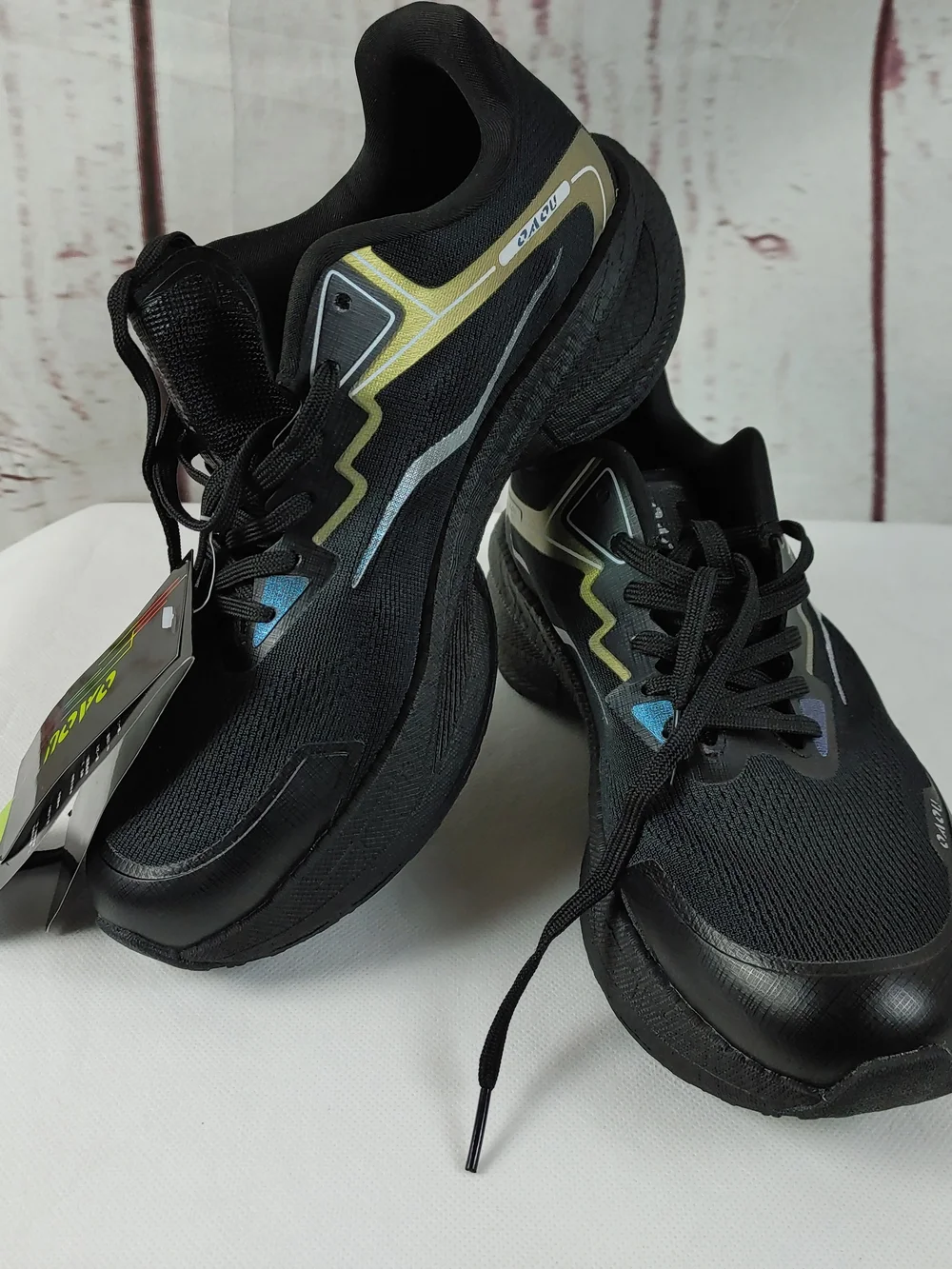 OAOU Women's Black Athletic Sneakers with Iridescent Accents Size 9.5